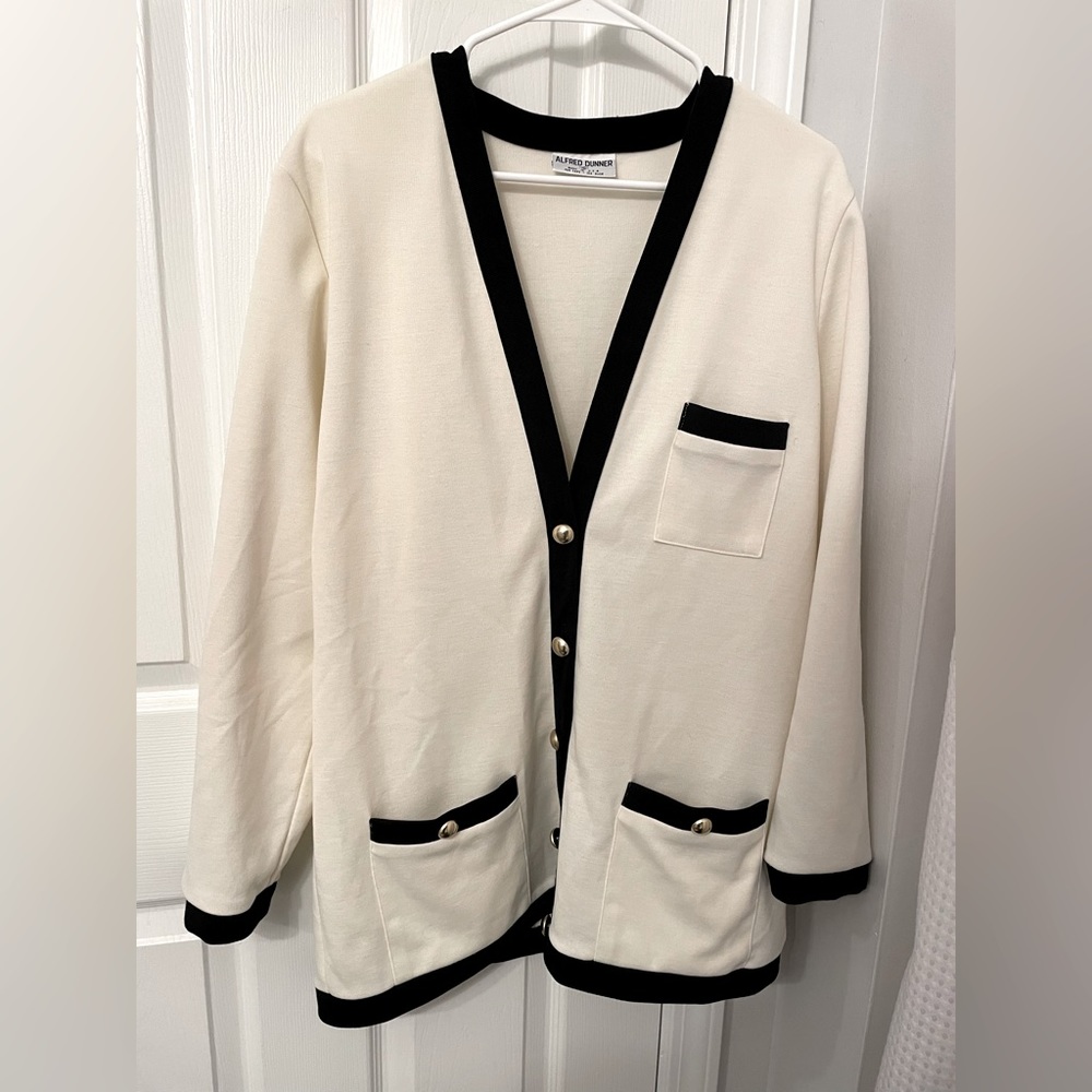 VINTAGE ALFRED DUNNER BUTTON DOWN LIGHT BLAZER / CARDIGAN